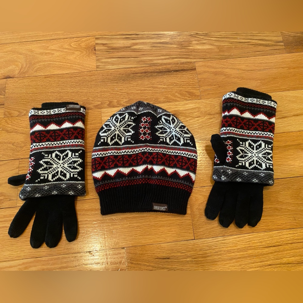 Muk Luks matching hate and glove set NEVER WORN